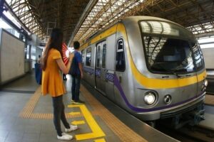 LRT-2、運賃割引で上半期収益25%減 乗客数は増加