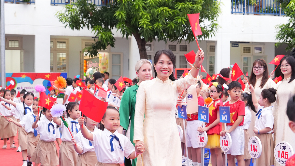 Vietnam's Education Enters New Era with AI and International Collaboration: Lý Thái Tổ Education System's Initiative