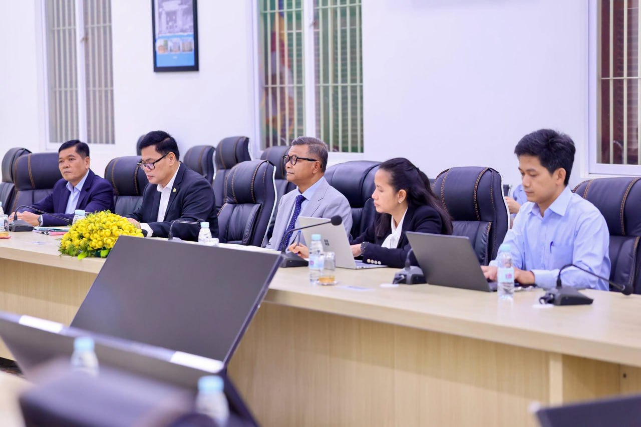 Cambodia's Ministry of Education Discusses Teacher Training Enhancement with Pearson PLC