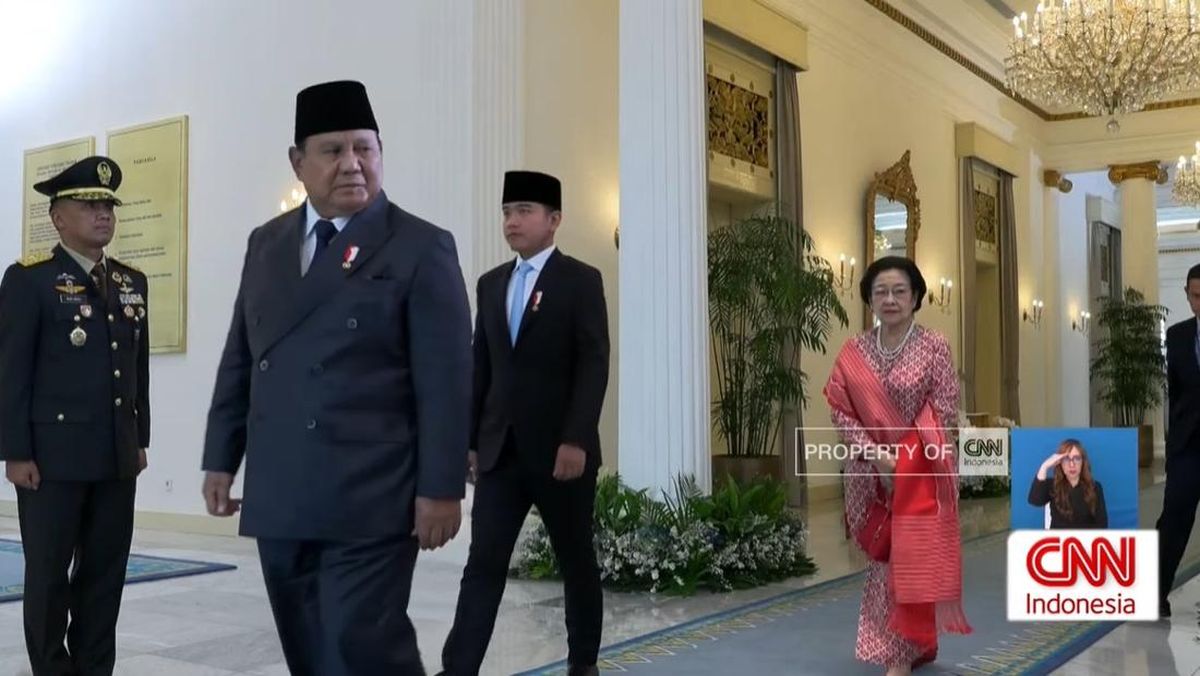 Prabowo Attends Pancasila Day Ceremony with Megawati and Gibran