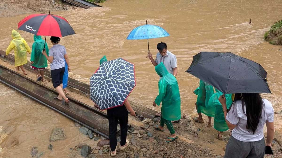 Teachers Double as 'River Rangers' to Ensure Student Safety Amid Bridge Construction in Zamboanga del Sur