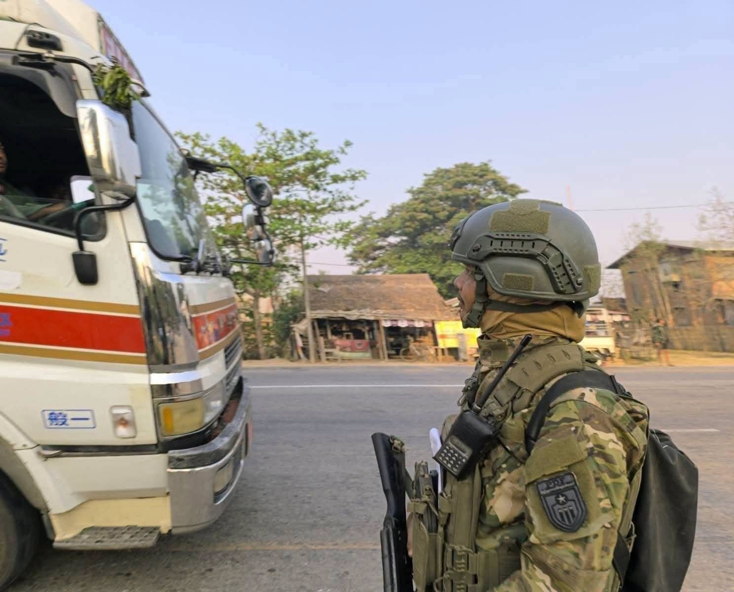 カリンとワンソーの道路は抵抗勢力が引き続き支配、軍は防御姿勢へ