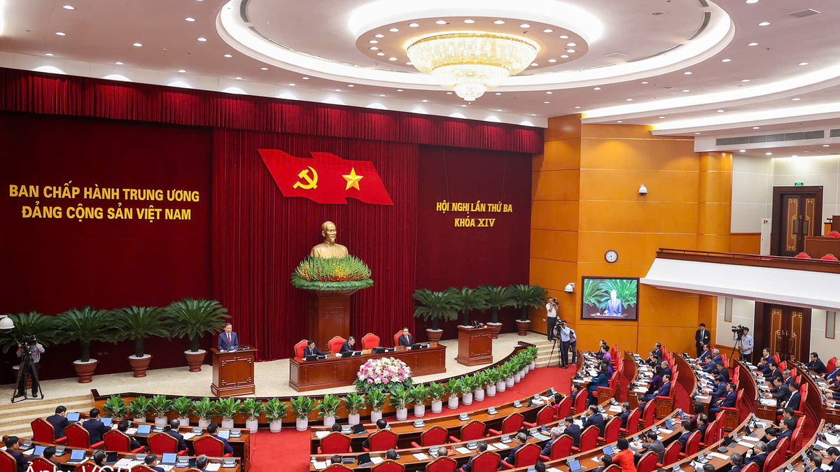 Vietnam Communist Party Central Committee Discusses Amendments to Party Charter