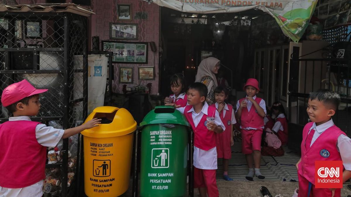 Jakarta Promotes Household Waste Sorting Initiative
