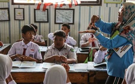 Prabowo: State Revenue Leakage Hinders Teacher Salary Budget