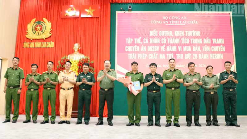 Lai Chau Province Seizes 20 Heroin Cakes, Arrests Two in Drug Bust
