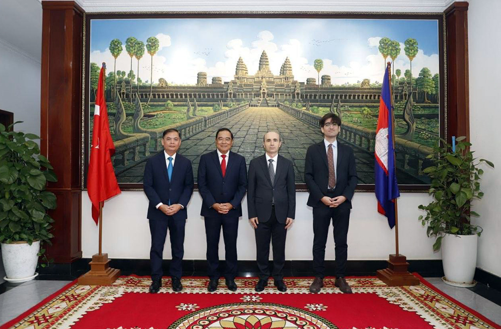 Cambodia and Turkey Agree to Strengthen Cooperation on Mine Eradication