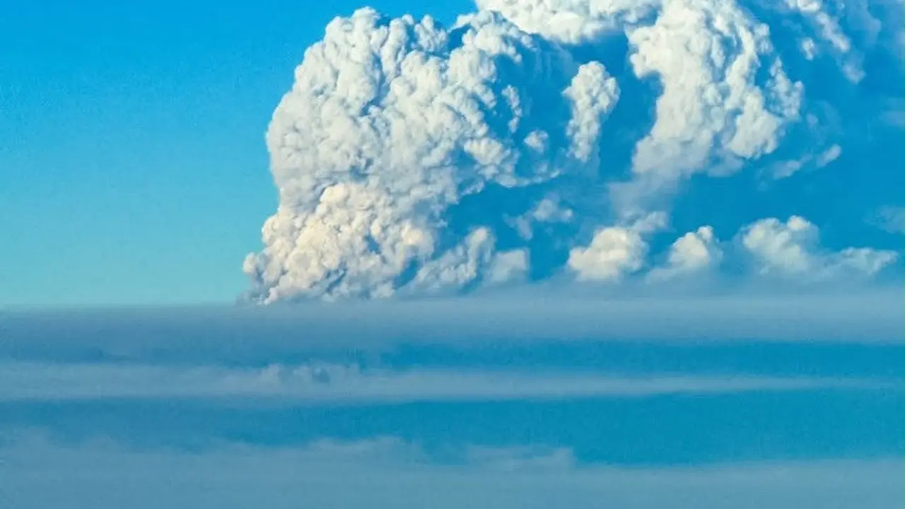 Five Indonesian Volcanoes on Alert Level III