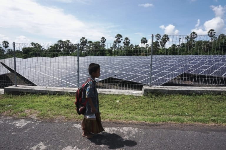バリ島、太陽光発電推進で脱炭素へ:課題と期待
