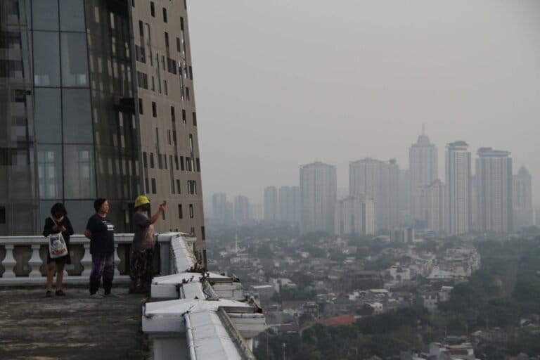 Jakarta's Severe Air Pollution Becomes Chronic, Impacting Residents' Health and Livelihoods