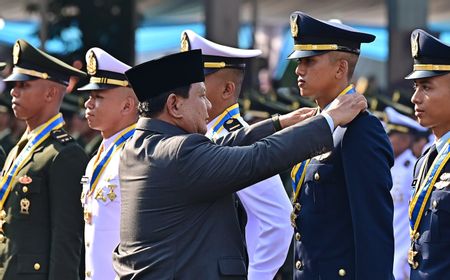 プラボウォ大統領、新任士官1500人を任命 国防・治安の担い手育成
