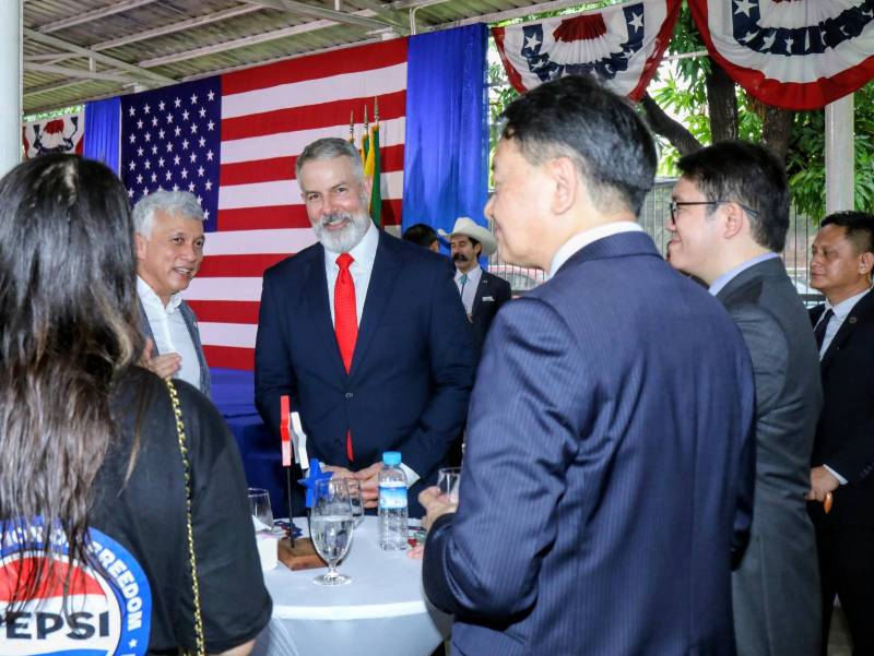 米国大使館、マンダレーで独立記念日祝賀会を開催し、建国250周年を祝う