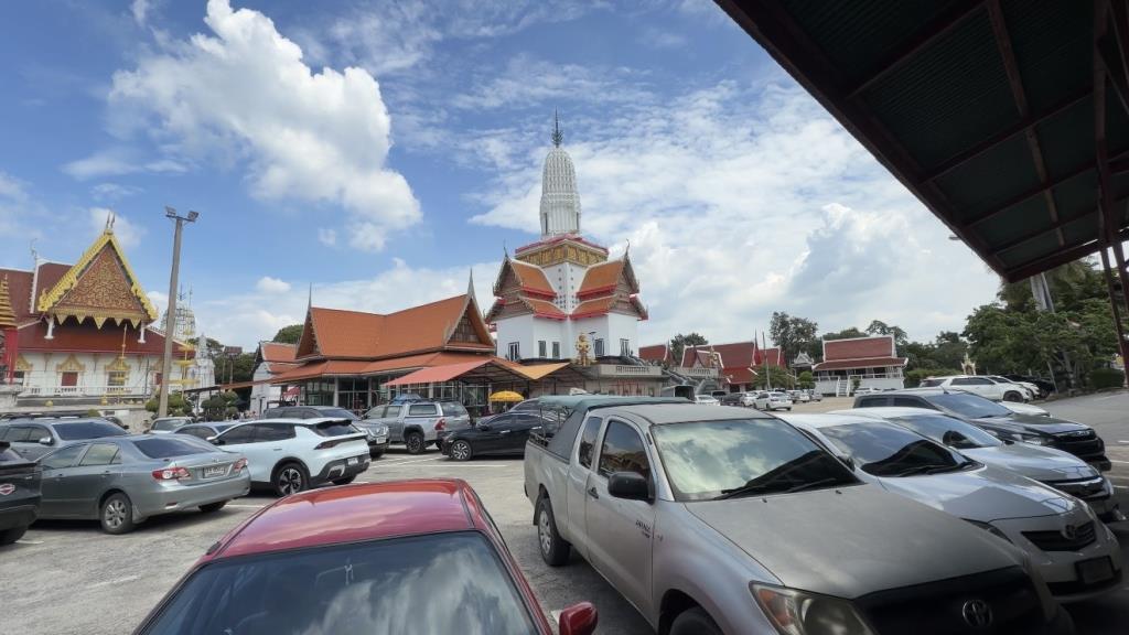 Temple Sees Unprecedented Crowds Following 'Smee Chot' News