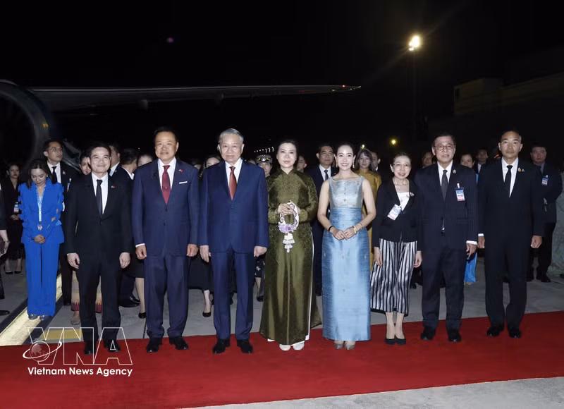 Top Vietnamese Leader Concludes Official Visit to Thailand, Pledging Enhanced Economic Ties