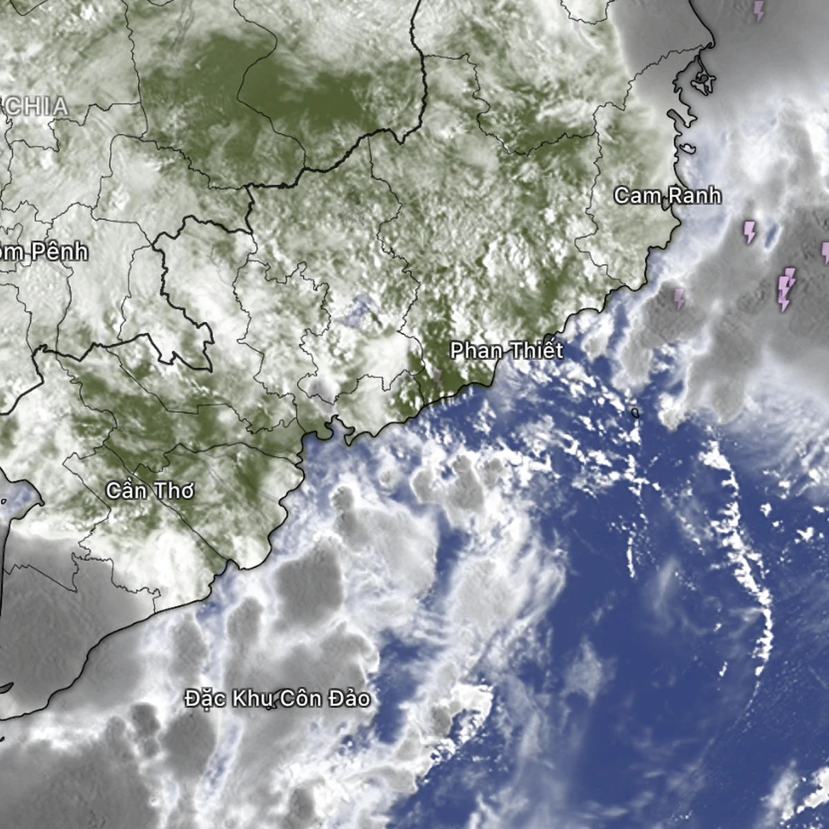 ベトナム南部、記録的豪雨で都市機能に影響