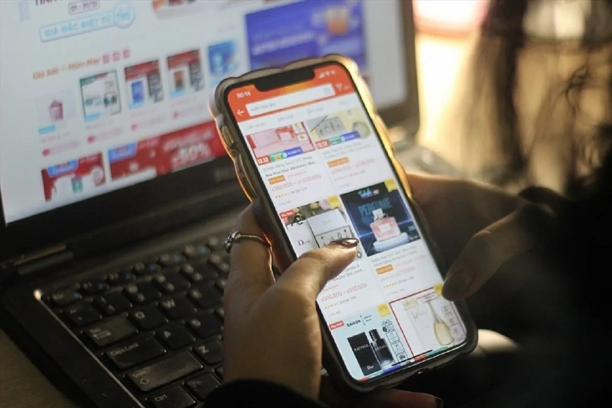 Vietnamese Consumers Grow Savvier, Spend More Online