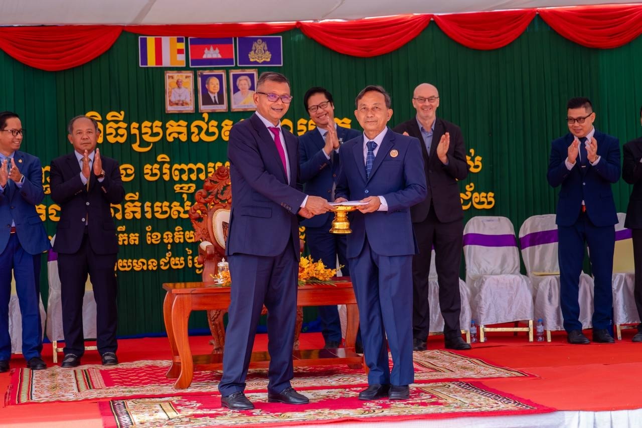 Cambodia Awards Degrees to 1,067 Graduates from National University of Battambang, Emphasizing Quality Education