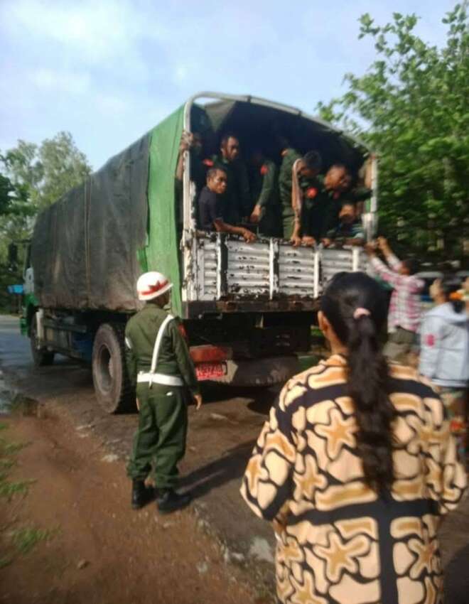 Seven youths abducted by the military in Htigyaing Township fought back against soldiers and escaped