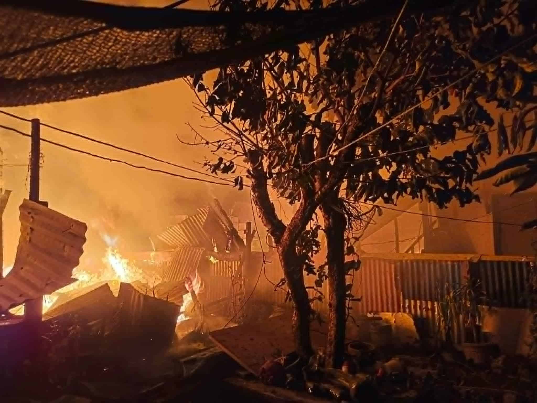 オルモック市で大規模火災、40世帯154人避難、住宅30棟焼失