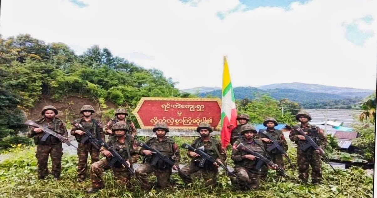 朝鮮政府軍がジンドウェ近郊のラインドゥク村に到着