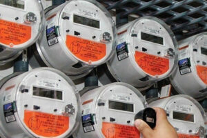 フィリピン、ペソ安で電気料金上昇懸念 消費者保護策を検討
