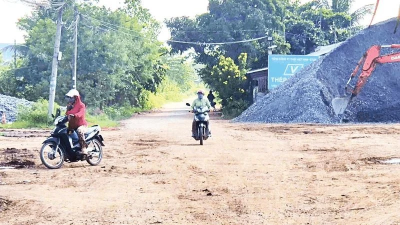 Can Tho City's Bach Dang Street Faces Severe Degradation, Impacting Residents