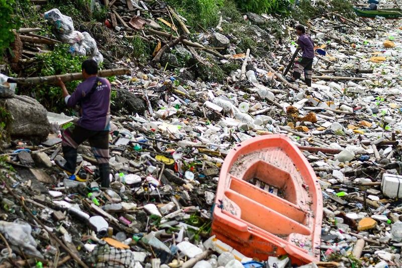 パラニャーケ水路から750トン超のゴミ撤去、MMDAが大規模清掃実施