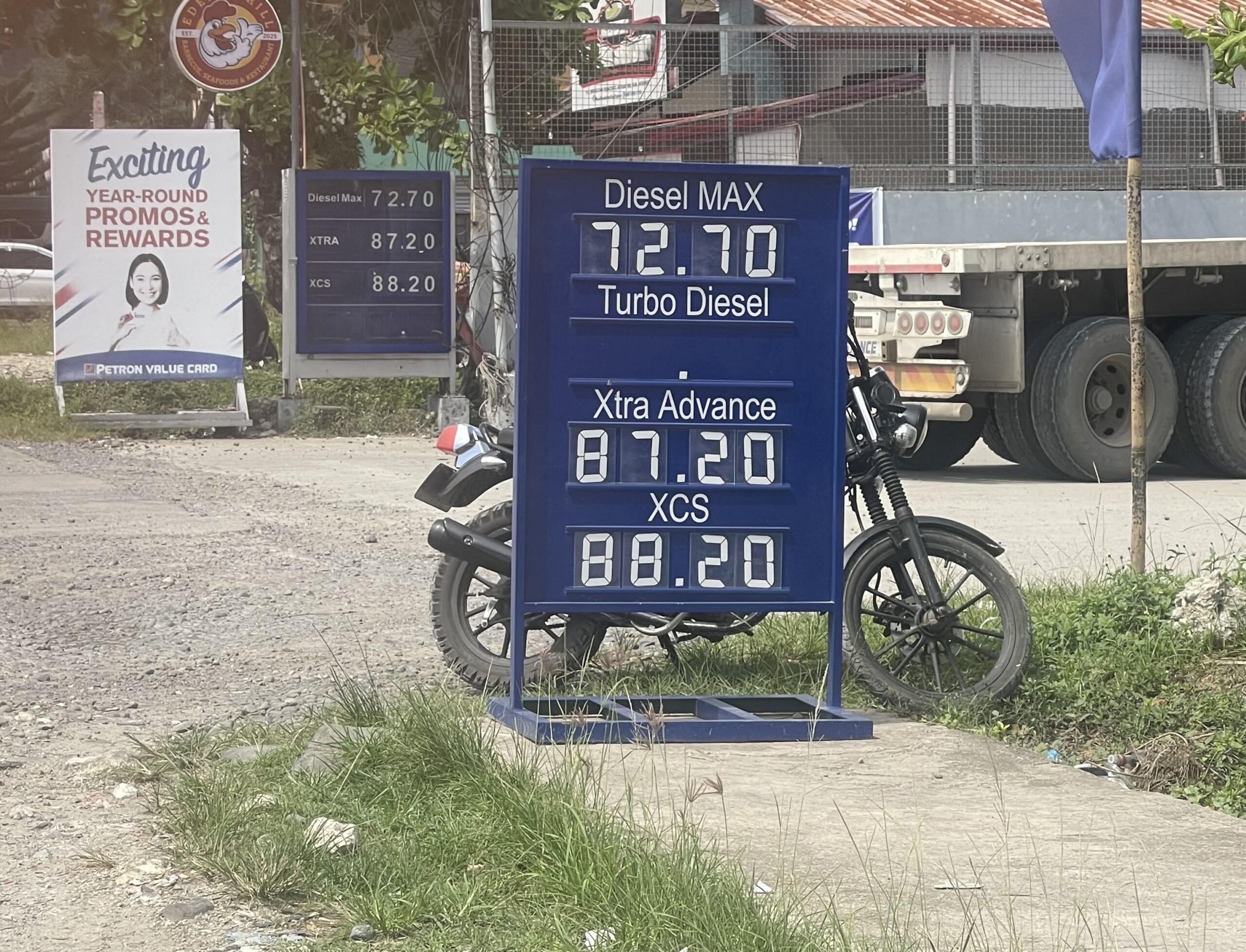 アグサン・スル:ガソリン高騰、トライシクル運転手が家計圧迫を訴え