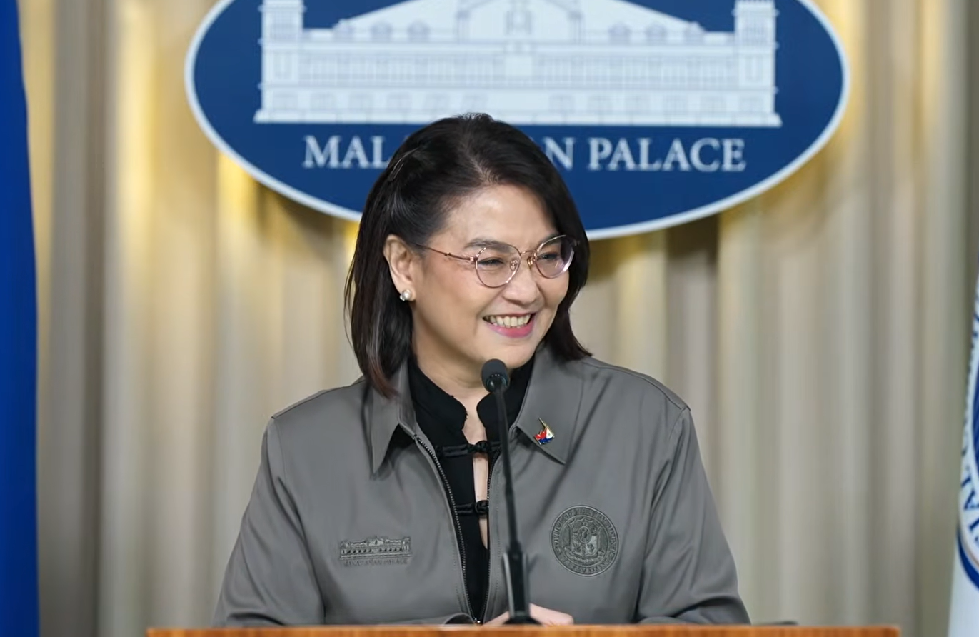 「親中派」発言巡り、大統領府報道官がドゥテルテ兄妹の反応に疑問