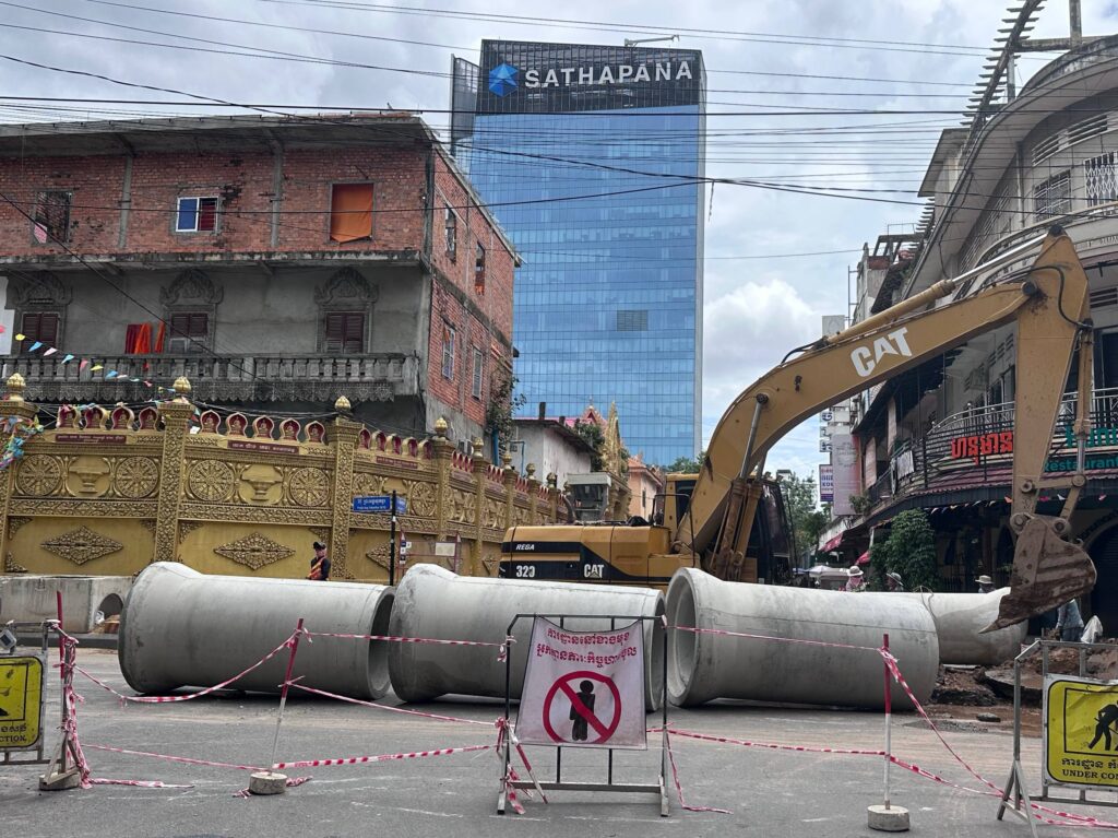 ダウンペン地区当局、住民のために2つのサンカットの交差点に約700メートルの新しい排水システムを建設