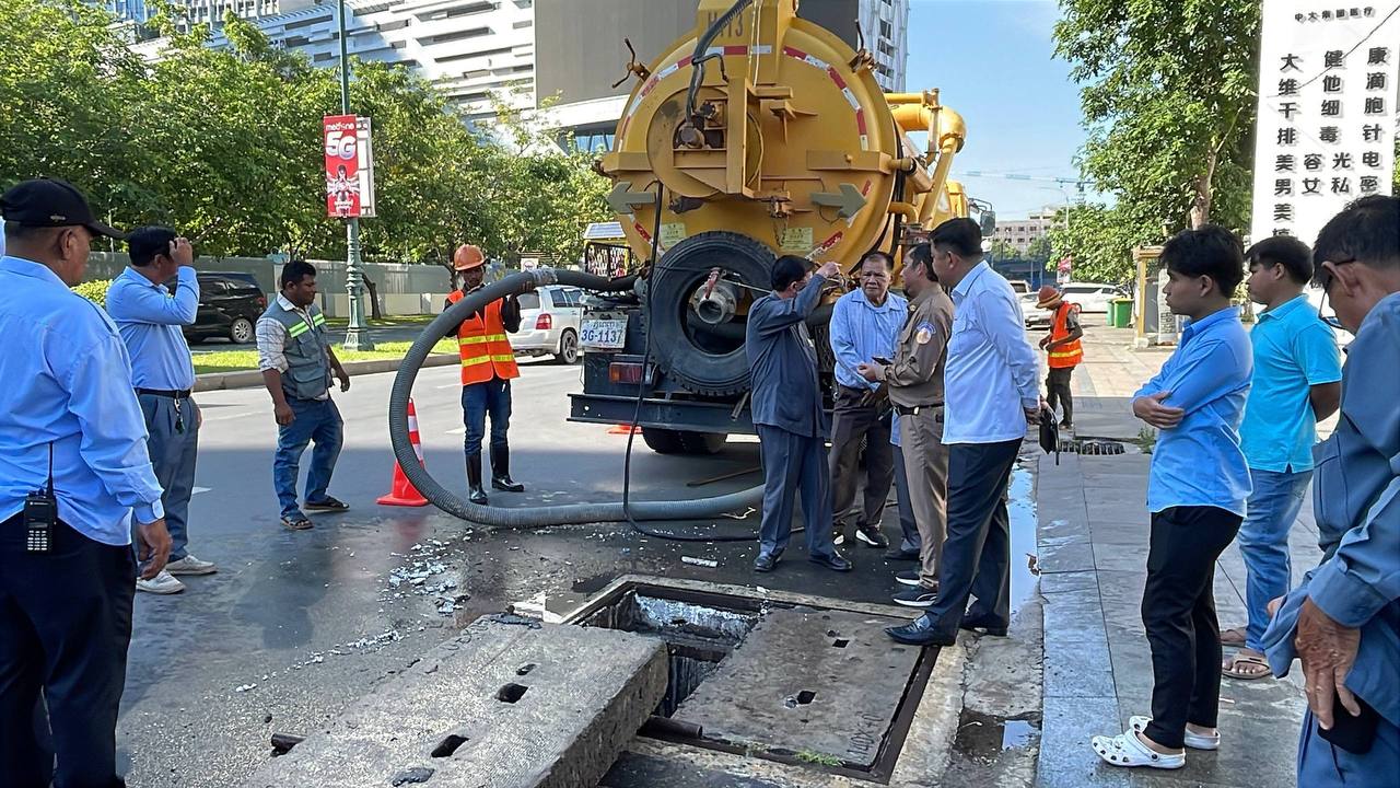 プノンペン、雨季に備え排水路清掃を強化 - 浸水被害防止へ