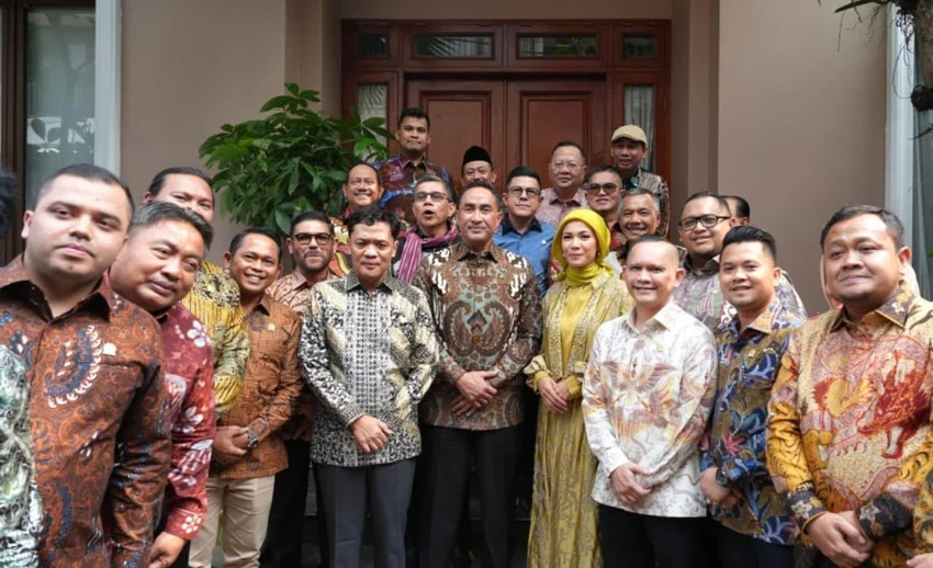 Indonesian Parliament Committee Visits Former Police Chief's Residence, A New Tradition