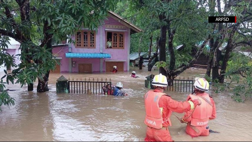 レーミャッナーでンワン川の水位上昇、救助活動実施中