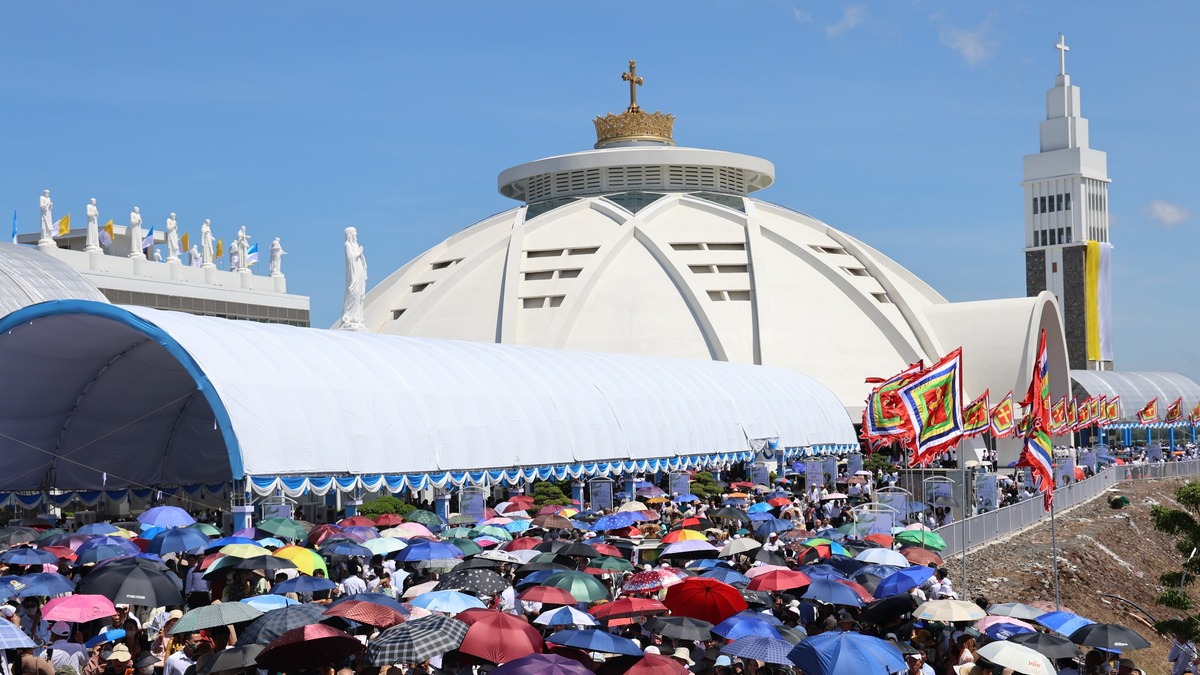 30,000 Attend Consecration Ceremony at Our Lady of Nui Cui Sanctuary in Dong Nai