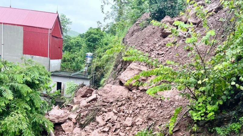 Northern Vietnam Hit by Heavy Rains, Roads Damaged, Homes Evacuated