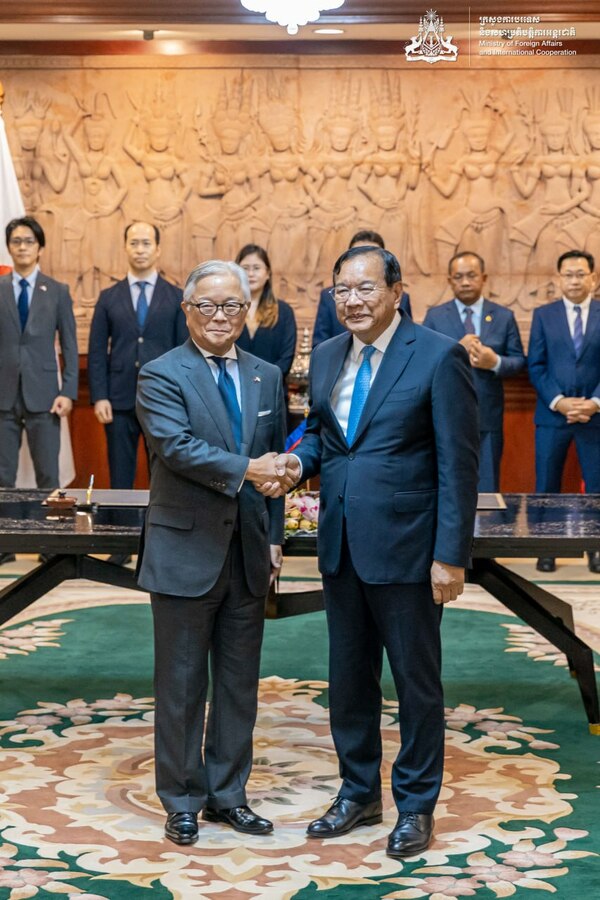 日本、カンボジアの人材育成奨学金に約280万ドルの無償資金協力