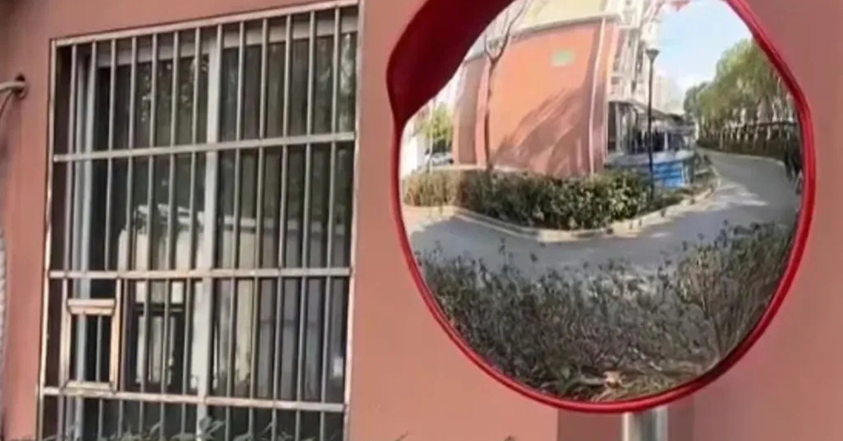 Shanghai resident repeatedly adjusts traffic mirror over feng shui concerns, causing series of accidents