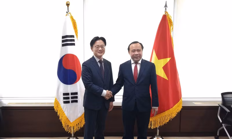 Vietnam seeks RoK help on nuclear power, AI