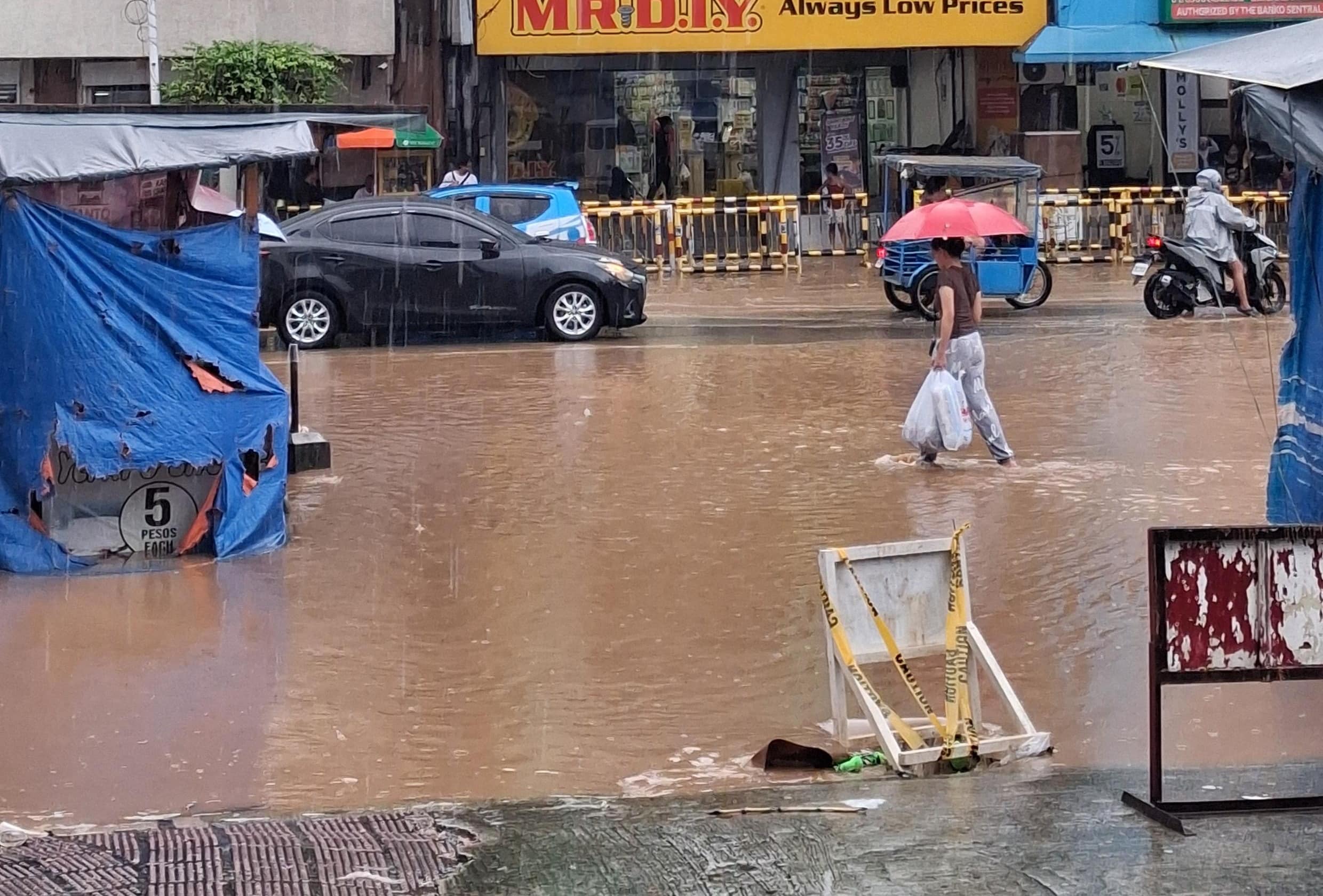 オロンガポ、3つの橋で水位が氾濫レベルに達する