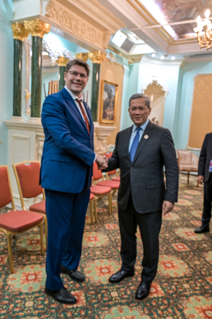 Russian Automaker Explores Investment Opportunities in Cambodia