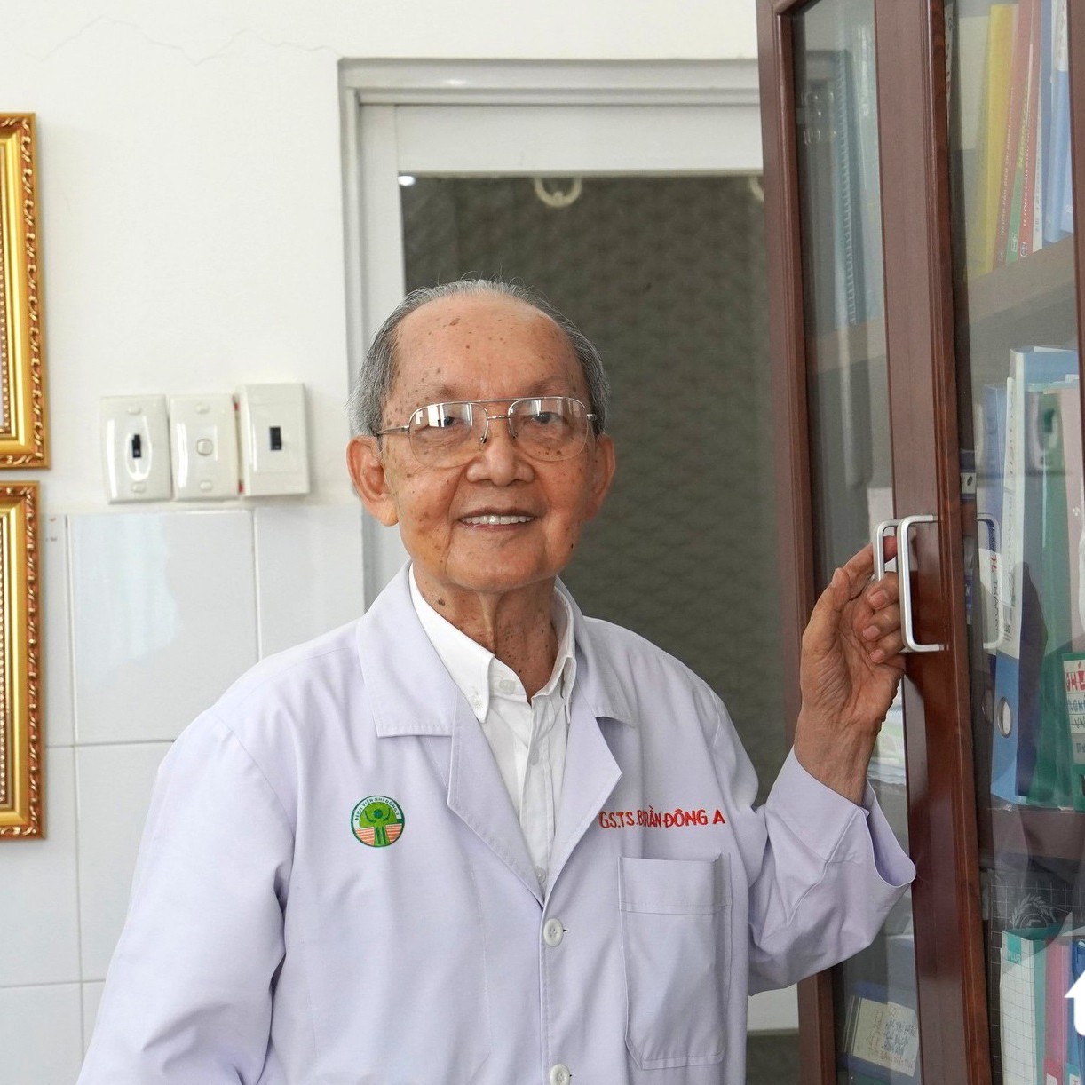 Vietnam's Medical Legend, Professor Tran Dong A, Continues to Inspire at 85