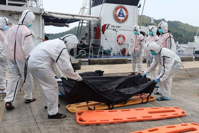 沈没フェリー船長、火災5日後に現る 救助活動続く