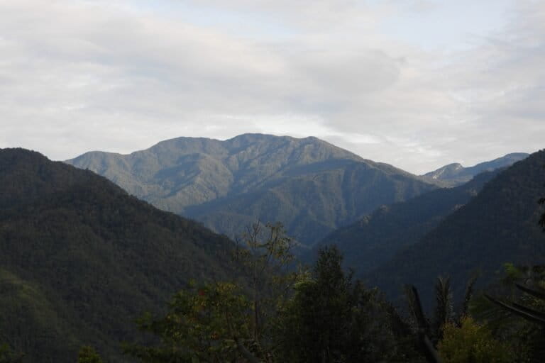 ラチモジョン山脈、保護強化へ 水資源と生態系の要衝