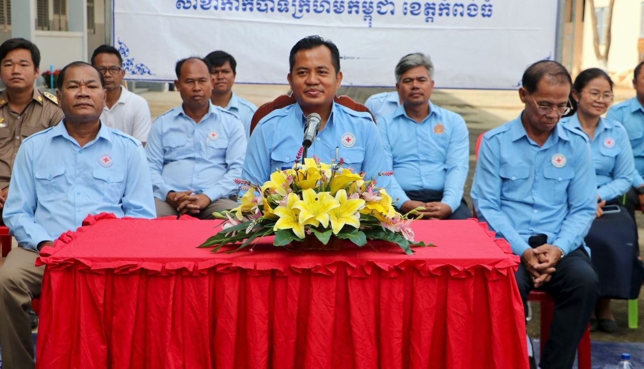 カンボジア赤十字、若手ボランティアに啓発活動 103人に任命証