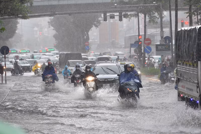 Northern Vietnam Braces for Heavy Rain After Heatwave as Cold Air Arrives