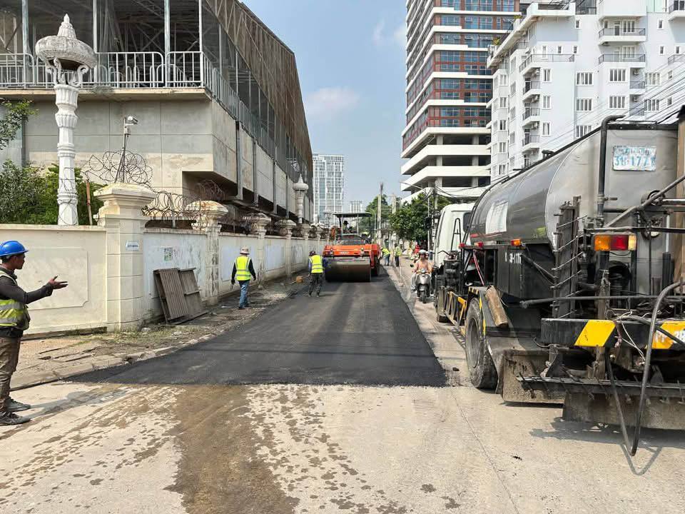 Chroy Changvar District Authorities Pave 'Water Pump Road' for Residents Using 2026 Fund