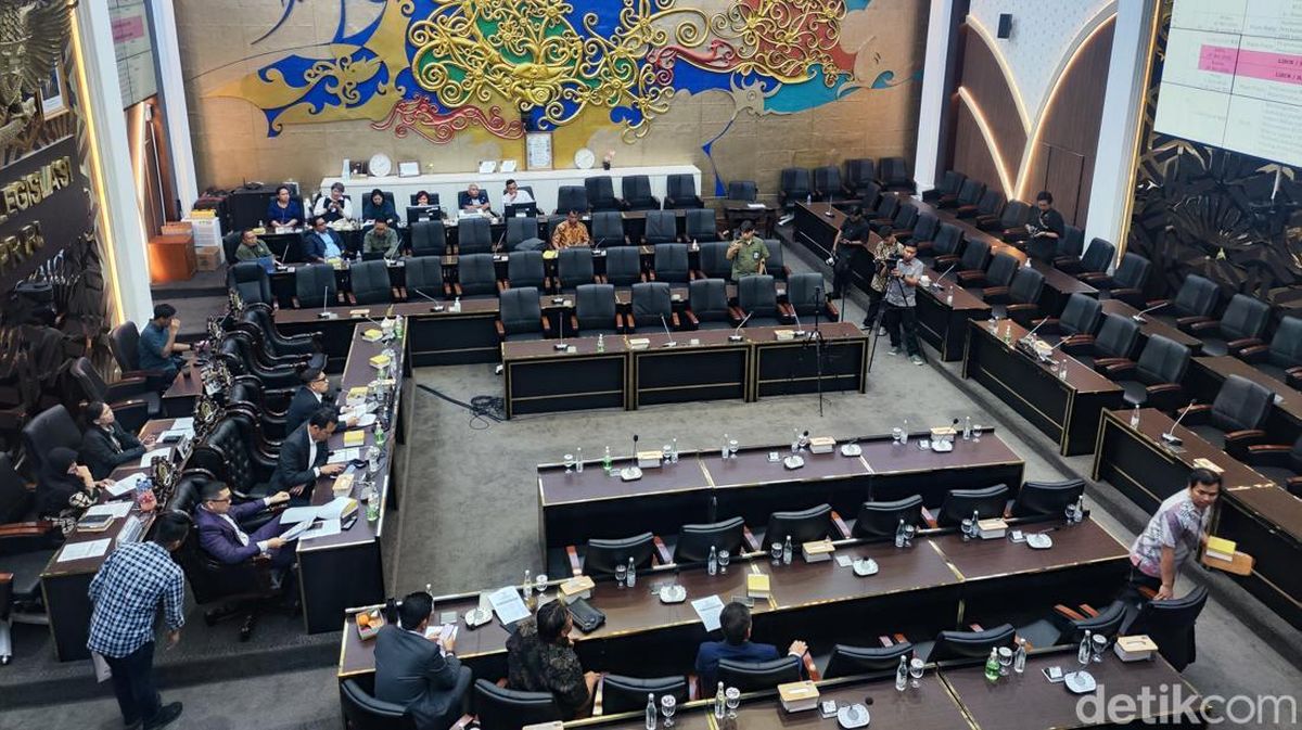 インドネシア下院法制局、国家データ統合および水・衛生法案の審議を加速