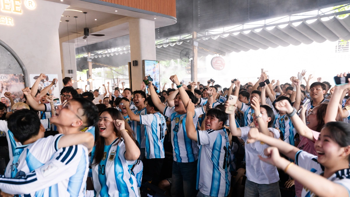 Vietnamese Fans Erupt as Messi's Argentina Reaches World Cup Semifinals