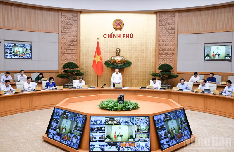 Vietnamese Government Holds September Regular Meeting, Discusses Socio-Economic Development and Data Linkage