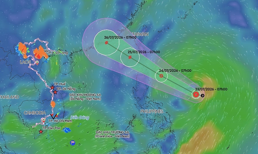 Tropical Depression Near Philippines May Become Storm Before Entering East Sea